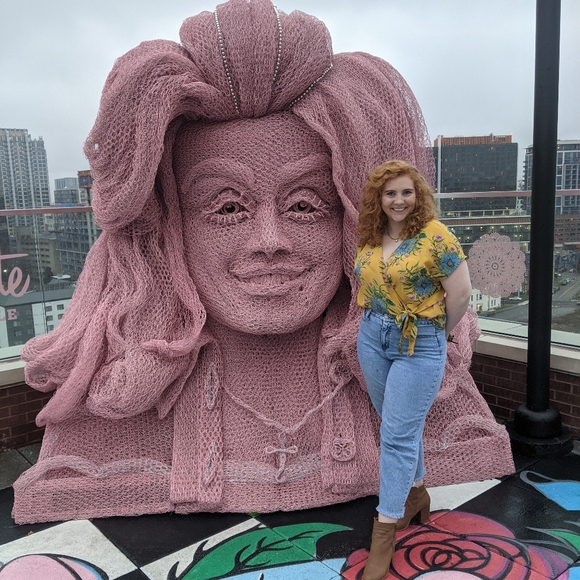 Meet your Posher, Jessica - Picture 2 of 5